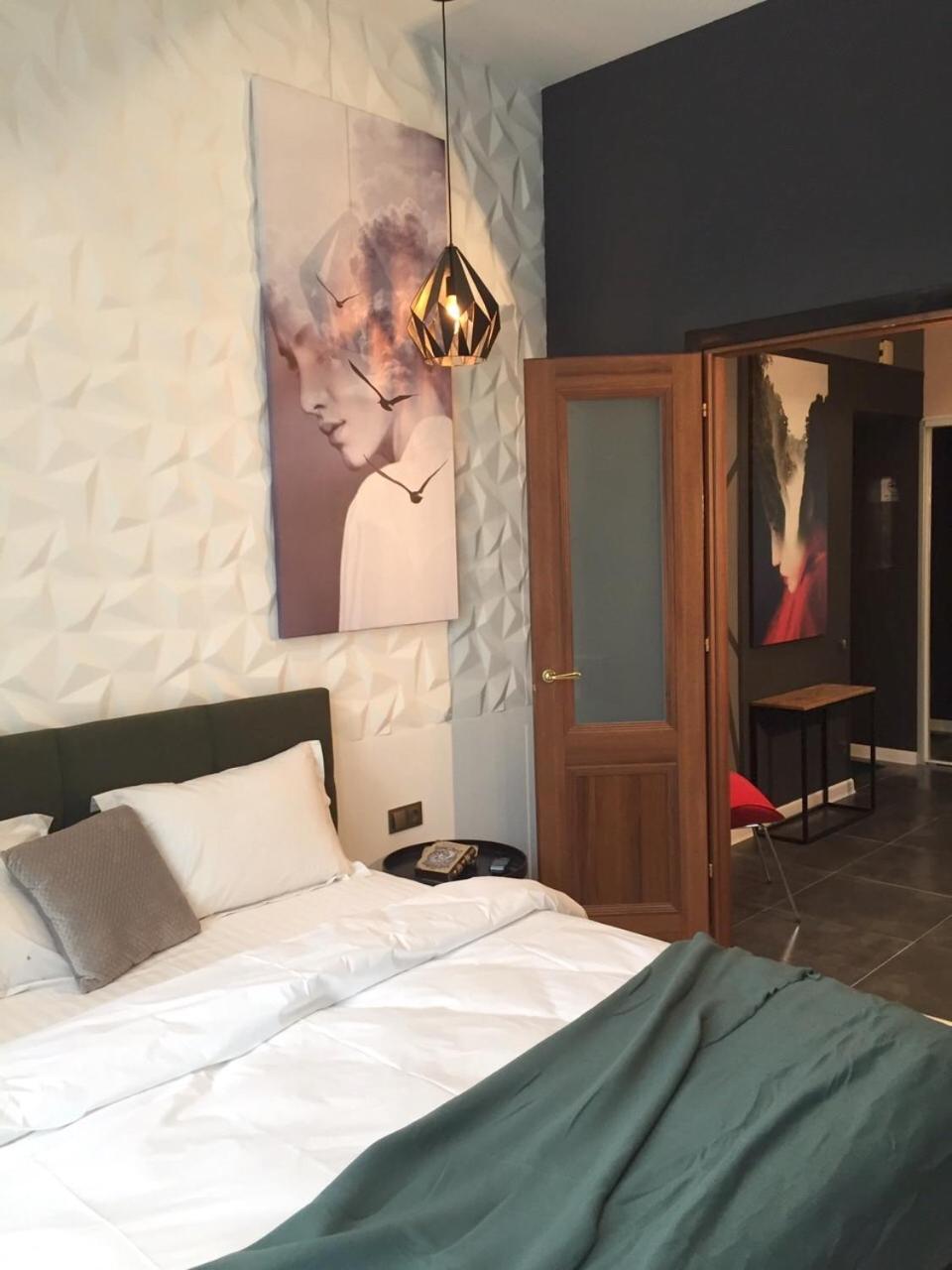 Vip - Дві Спальні Метро Хрещатик Лютеранська 3 Kiev Buitenkant foto