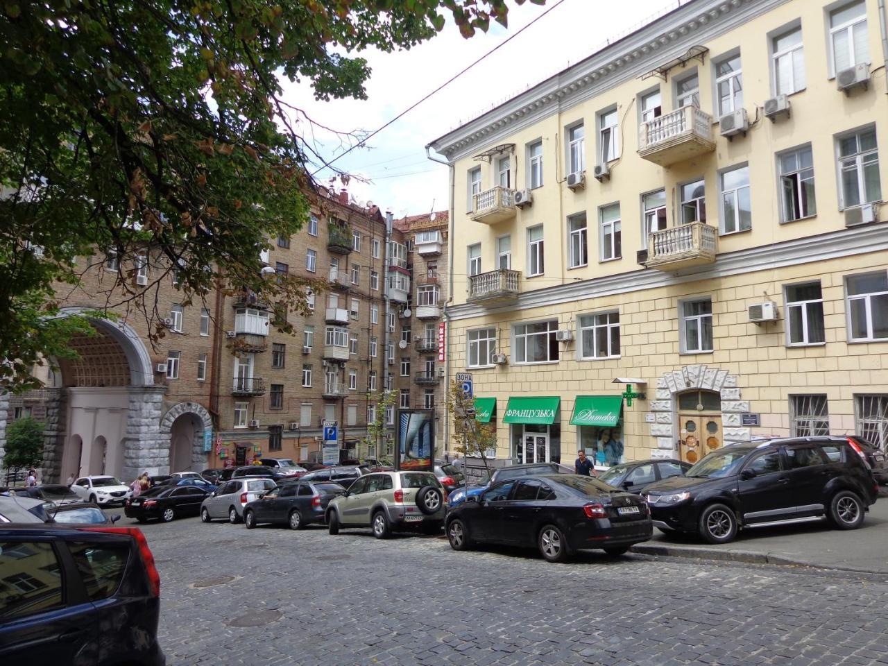 Vip - Дві Спальні Метро Хрещатик Лютеранська 3 Kiev Buitenkant foto